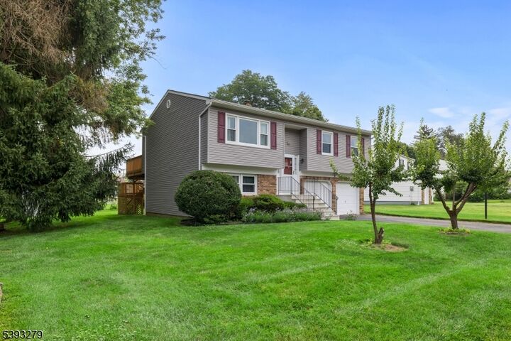 Property Photo:  6 Michelle Ct  NJ 08628