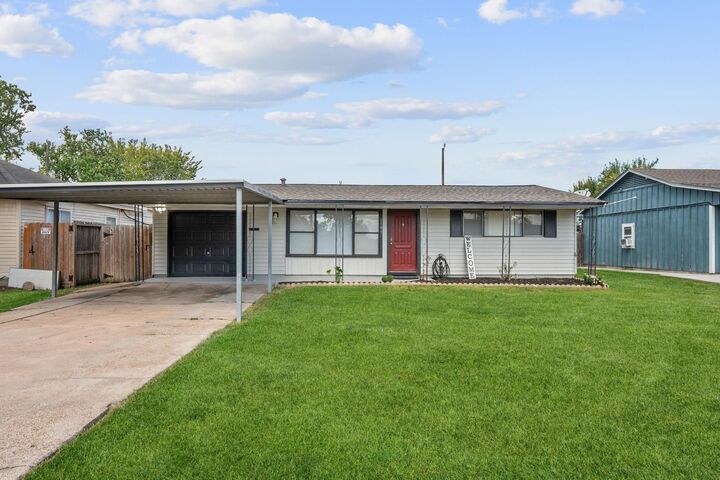 Property Photo:  1109 Pauline Avenue  TX 77502