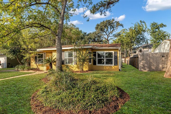 Property Photo:  4303 Piney Woods Drive  TX 77018