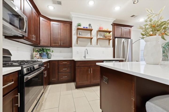 Property Photo:  25 St Pauls Ave 3  NJ 07306