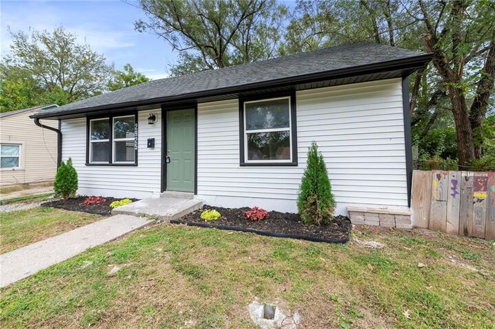Property Photo:  2925 S 52nd Street  KS 66106