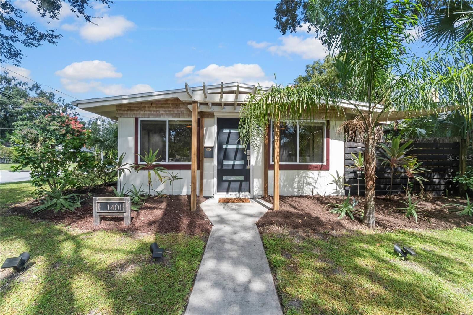Property Photo: 1401 E Harding Street FL 32806