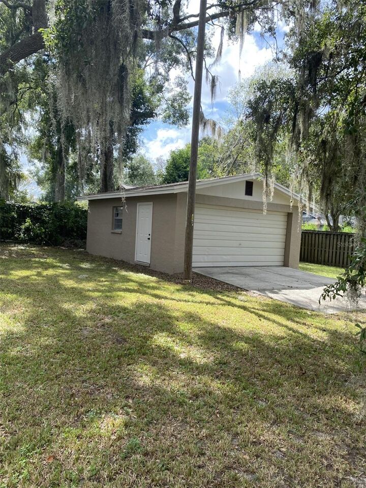 Property Photo: 10819 NW 39th Avenue FL 32606
