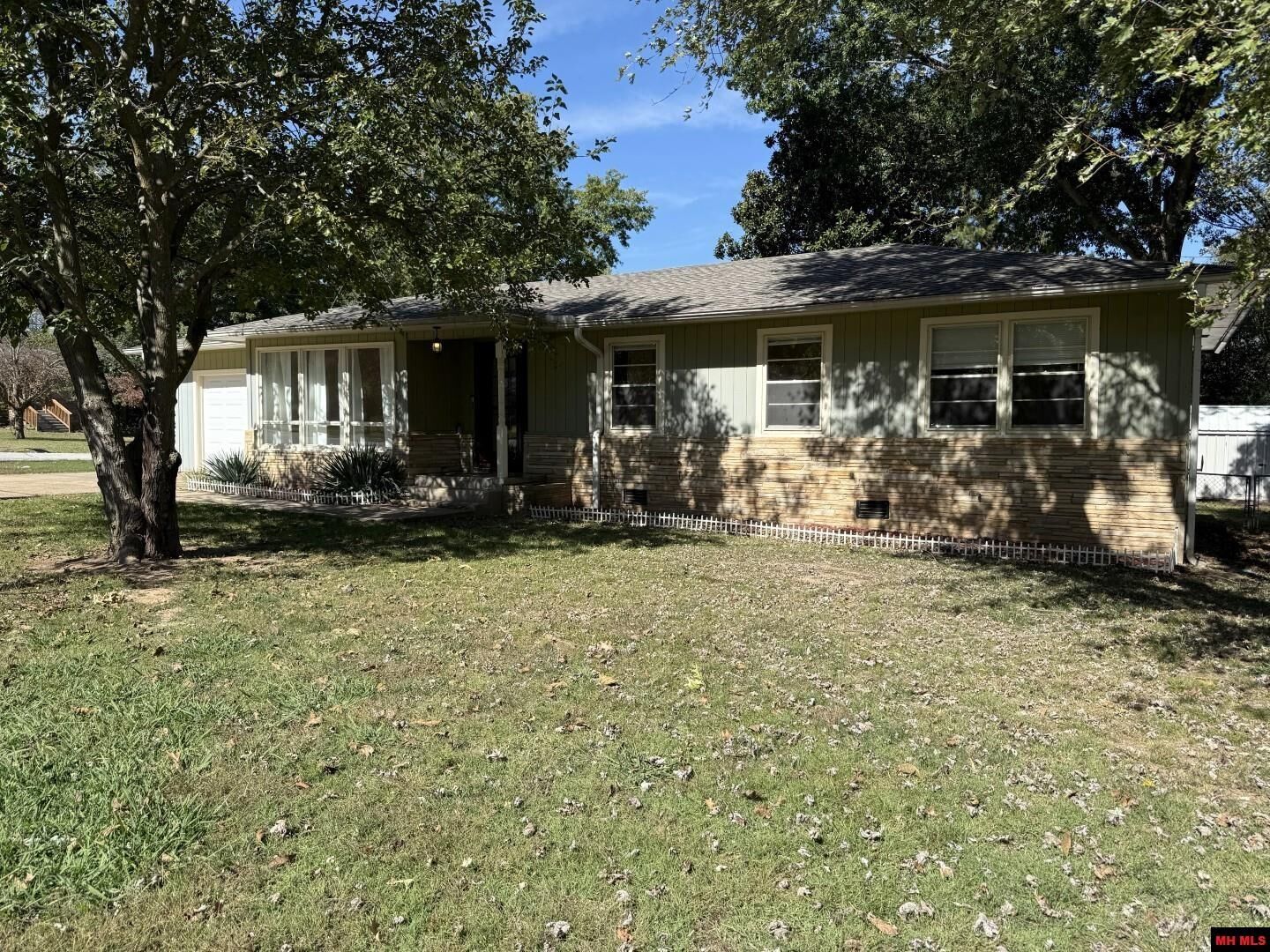 Property Photo: 1123 W Newman Avenue AR 72601