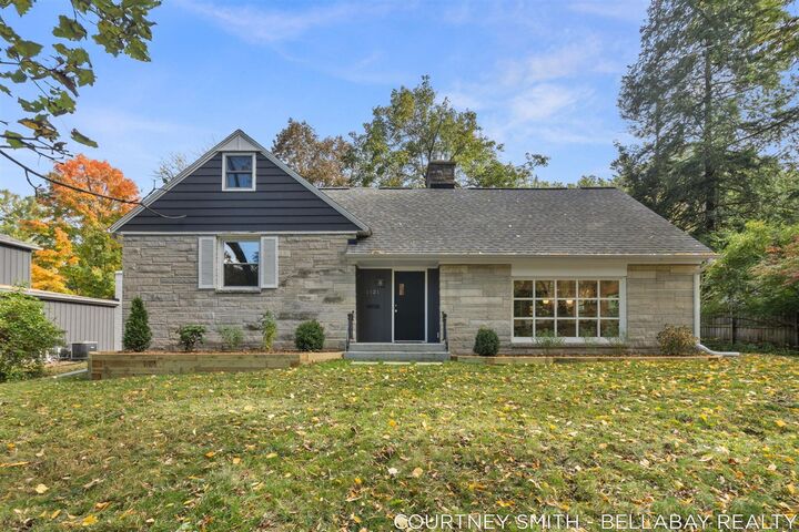 2121 Benjamin Avenue  Kalamazoo MI 49008-1742 photo