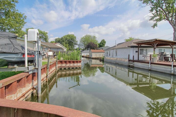 Property Photo:  37924 Maplehill Street  MI 48045