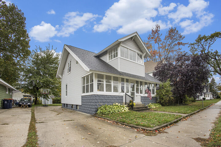 Property Photo:  112 E 24th Street  MI 49423 