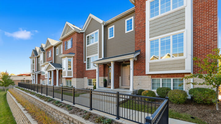 Property Photo: 416 N Cass Avenue 6 IL 60559