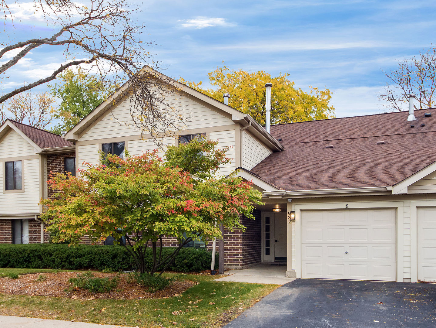 Property Photo:  932 E Coach Road 8  IL 60074 