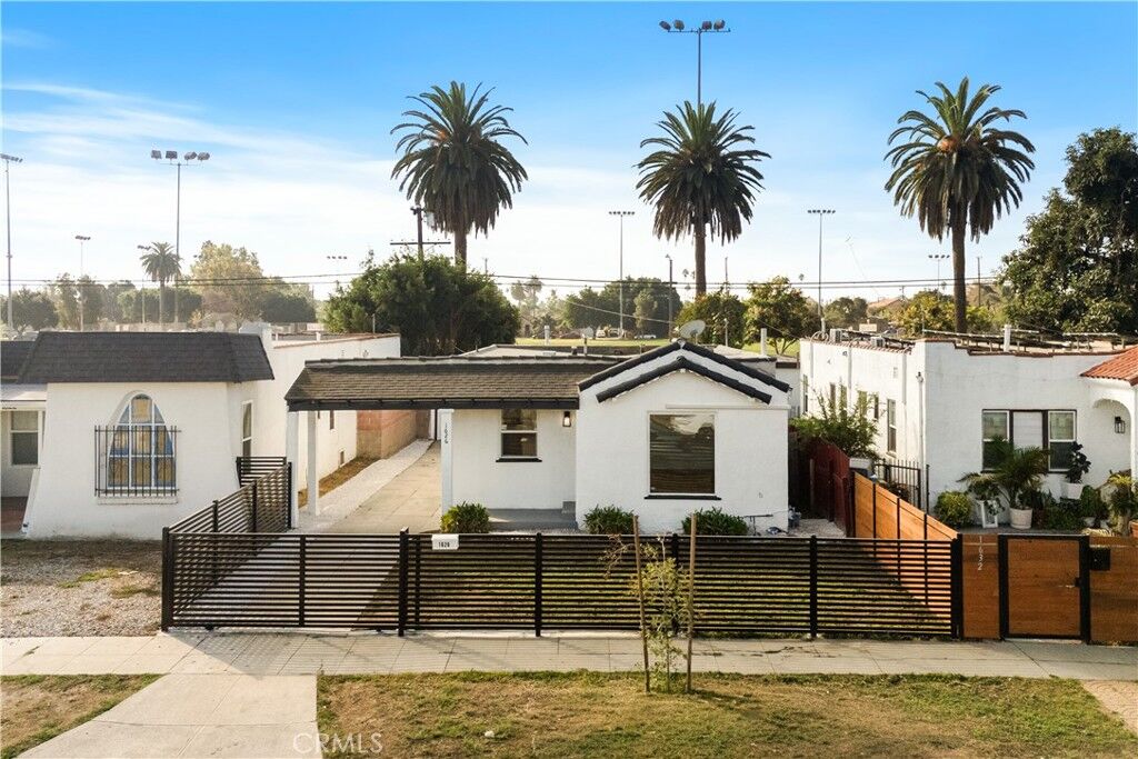 Property Photo:  1626 W 60th Place  CA 90047 