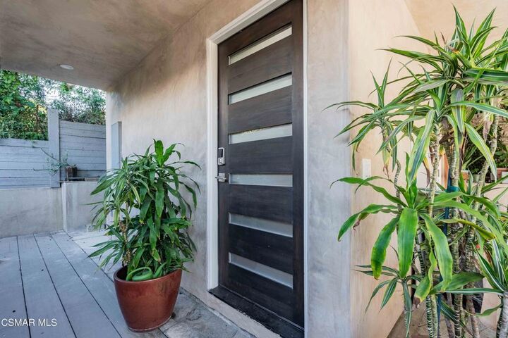 Property Photo: 116 Glenroy Avenue CA 90049