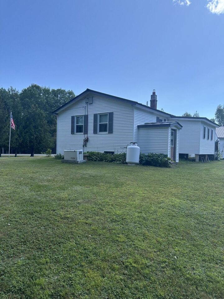 Property Photo:  561 Main Street  ME 04497