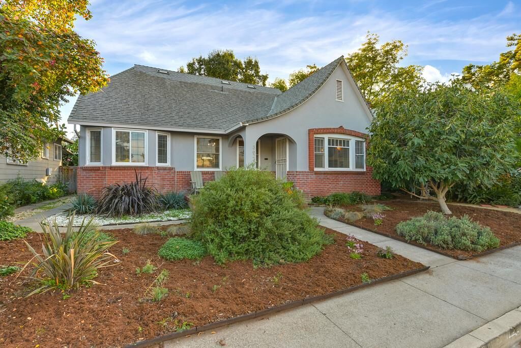 Property Photo:  3624 Y Street  CA 95817