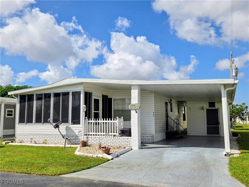 Property Photo: 836 Peaceful Drive FL 33917