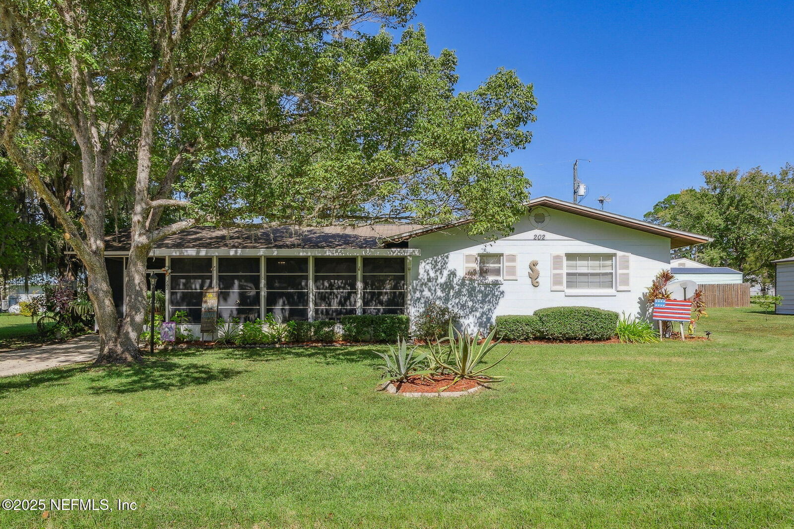 Property Photo:  202 Park Avenue  FL 32112