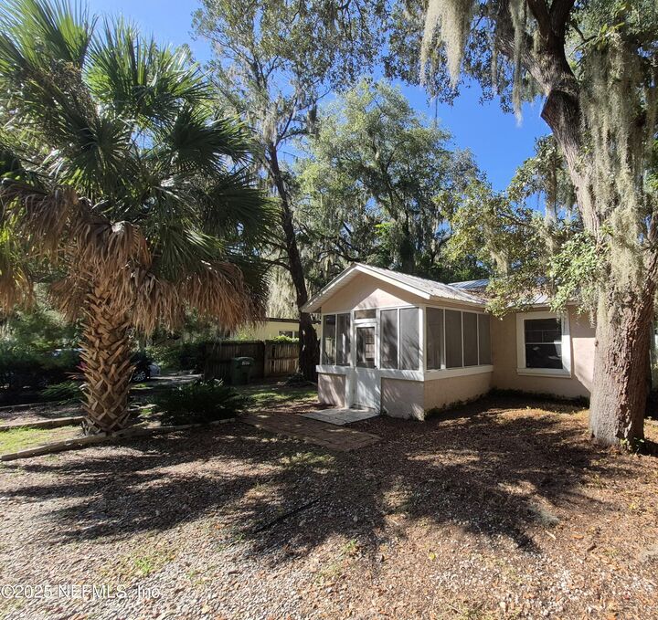 Property Photo: 1510 Cleveland Avenue FL 32177