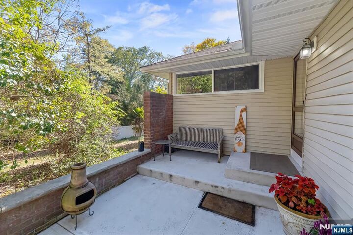 Property Photo:  140 Oak Trail Road  NJ 07642