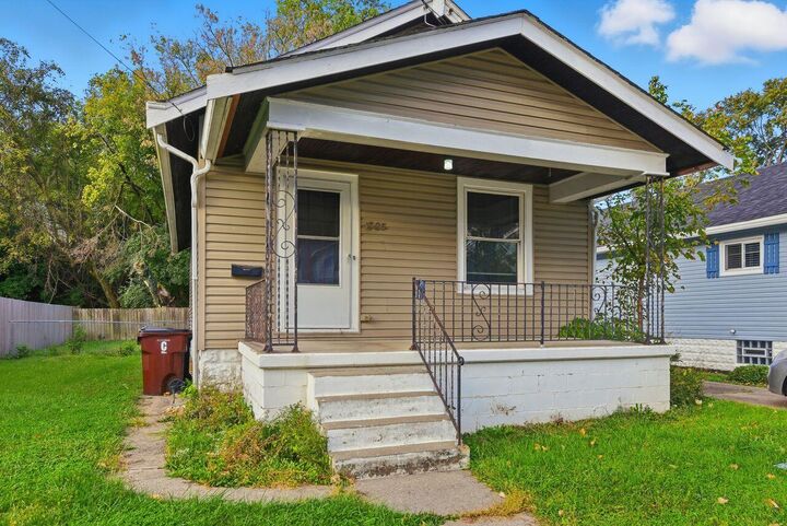 Property Photo:  1705 Euclid Avenue  KY 41014