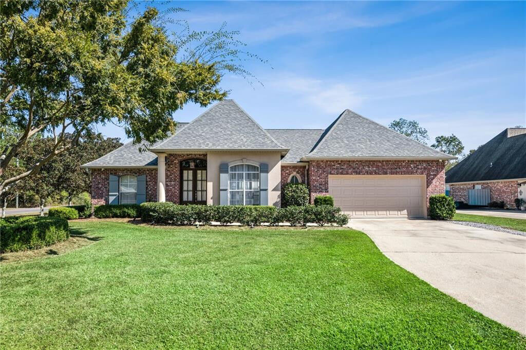 Property Photo: 101 Dianna Court LA 70433