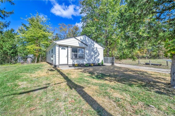 Property Photo:  16817 Glenpark Avenue  OH 44128