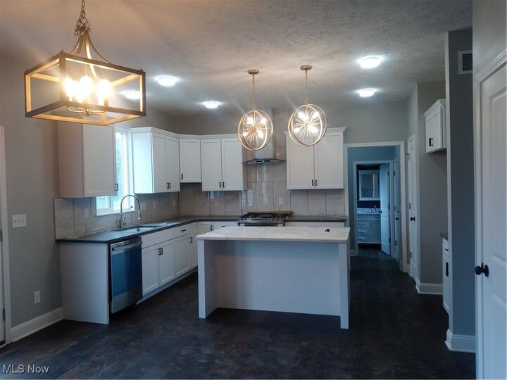 Property Photo:  548 William Street  OH 44050 