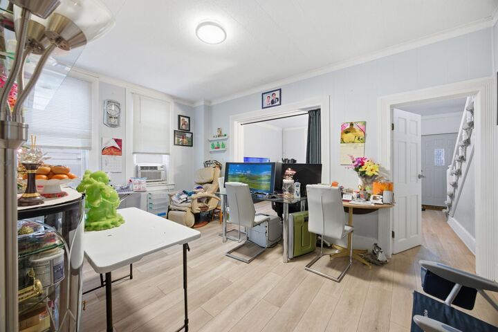 Property Photo:  873 Sherburne Avenue  MN 55104