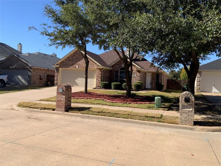Property Photo:  135 Old Settlers Trail  TX 75167