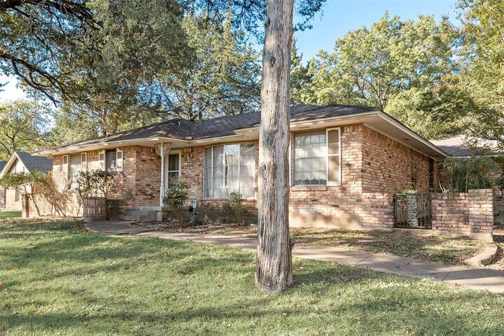 Property Photo: 907 Bow Creek Drive TX 75116