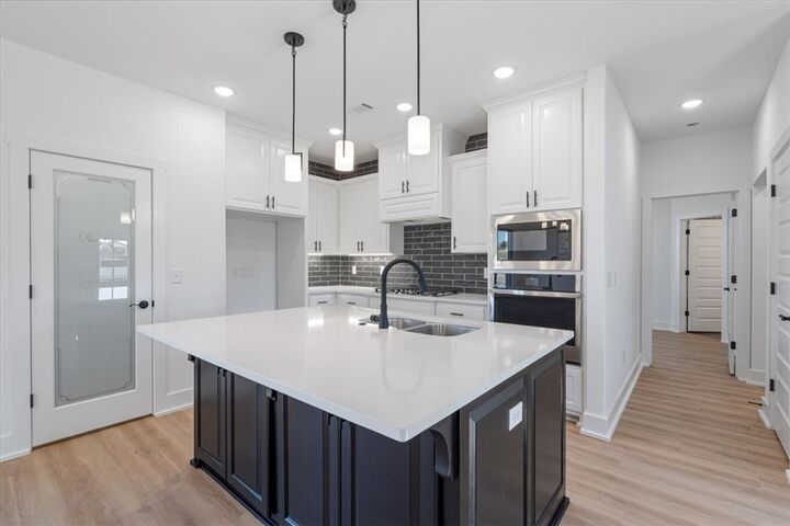 Property Photo:  6904 SW Orange Avenue  AR 72713