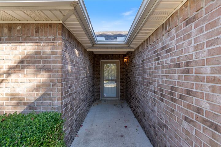 Property Photo:  905 SW Apache Court  AR 72712