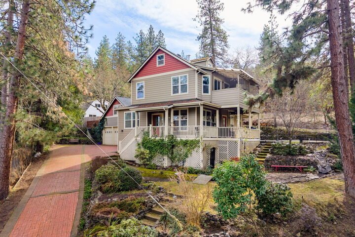 Property Photo:  675 S 4th Street  OR 97530