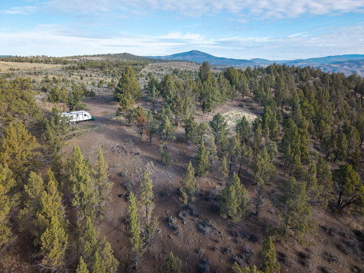 Property Photo:  20765 SE Dead End Road  OR 97754