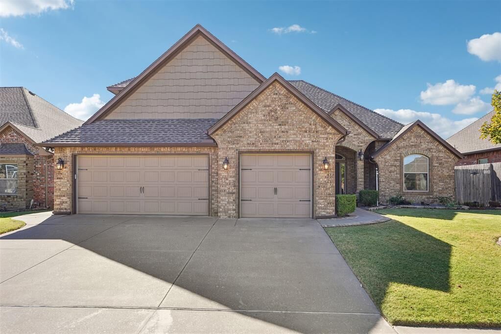 Property Photo:  8900 NW 110th Street  OK 73162