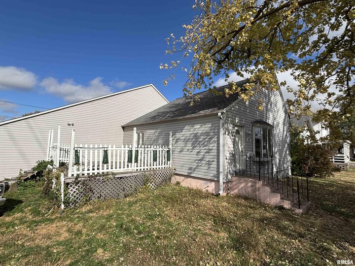 560 S 4th Avenue  Clinton IA 52732 photo