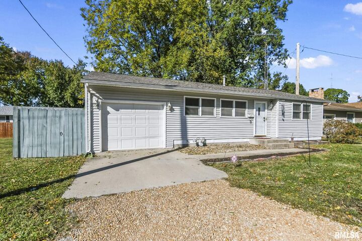 Property Photo:  206 S 8th Street  IL 62615