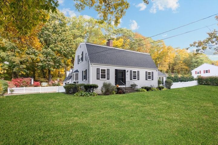 249 High St  Hingham MA 02043 photo