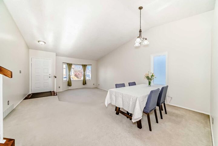 Property Photo:  172 Sunvale Crescent SE  AB T2S 2P7