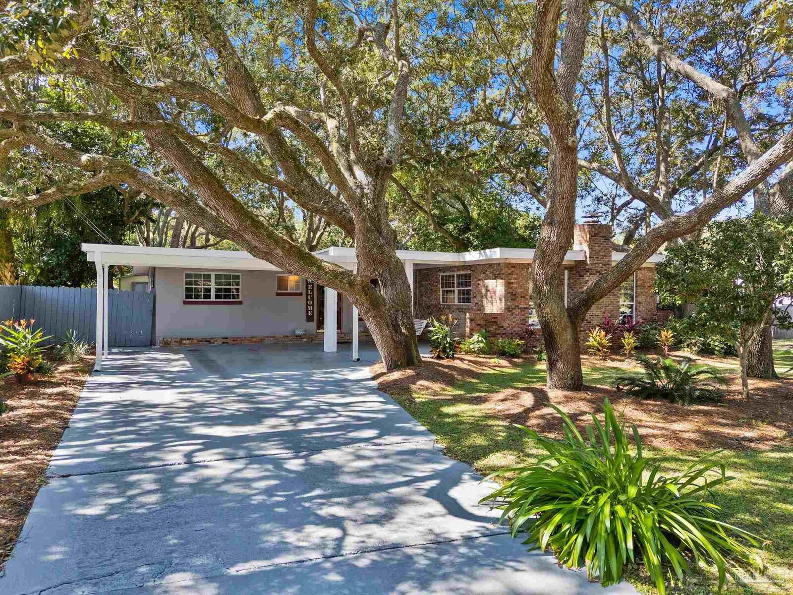 Property Photo:  314 Camelia St  FL 32561