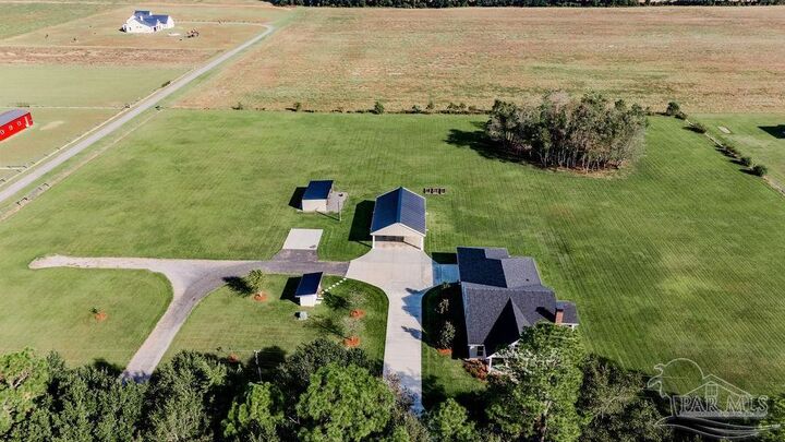 Property Photo:  3500 Red Ryder Ln  FL 32571