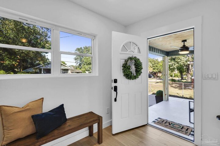 Property Photo:  1613 E De Soto St  FL 32501