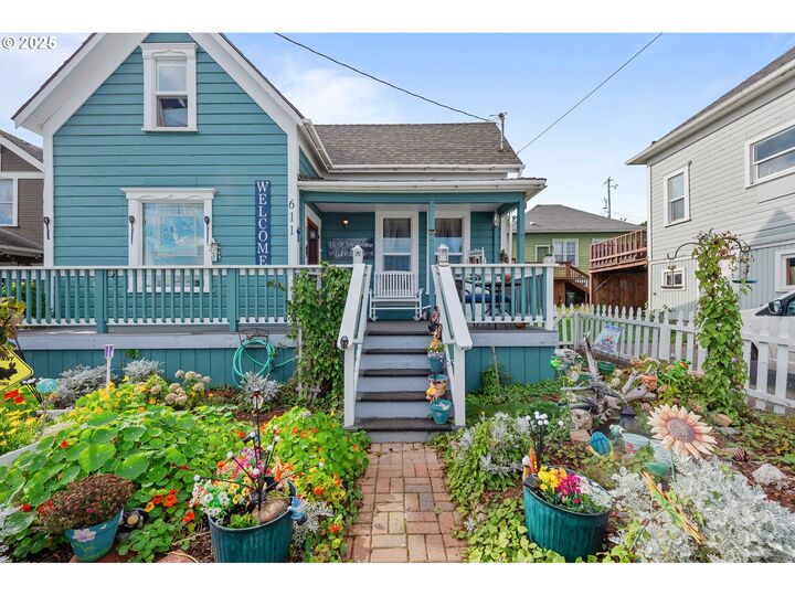 Property Photo:  611 S 9th St  OR 97420