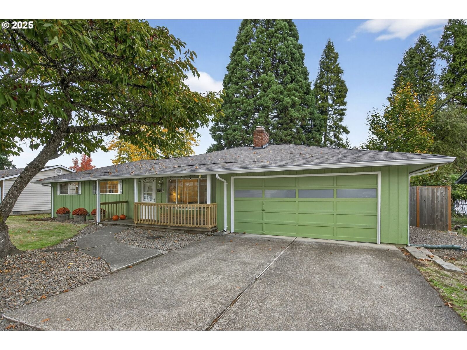 Property Photo:  1043 NE Sturgess Ave  OR 97124