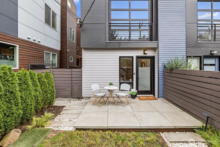 Property Photo:  146  21st Avenue E B  WA 98112 