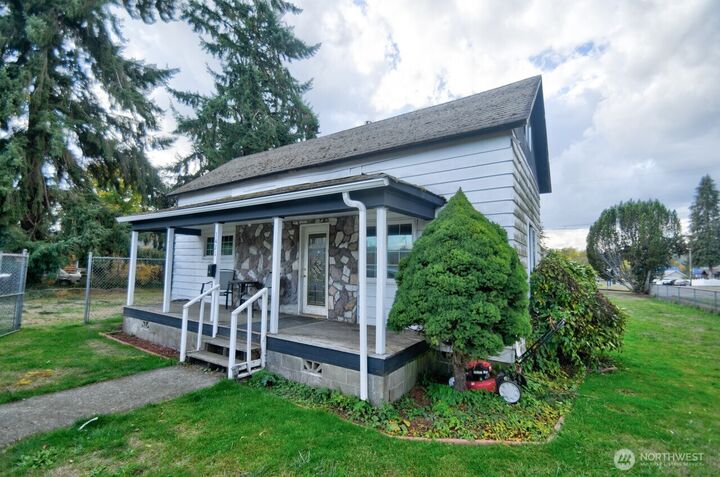Property Photo:  1431  Oxford Avenue  WA 98531 