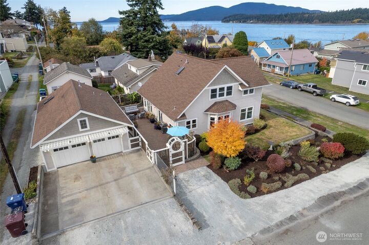 Property Photo:  1701  7th Street  WA 98221