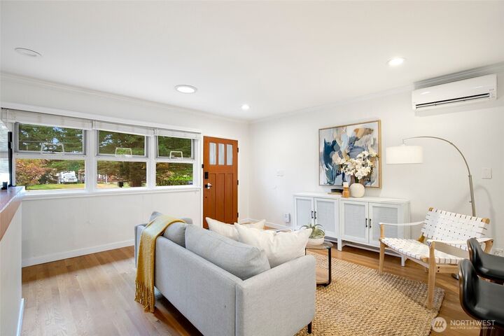 Property Photo:  13761  30th Avenue NE  WA 98125