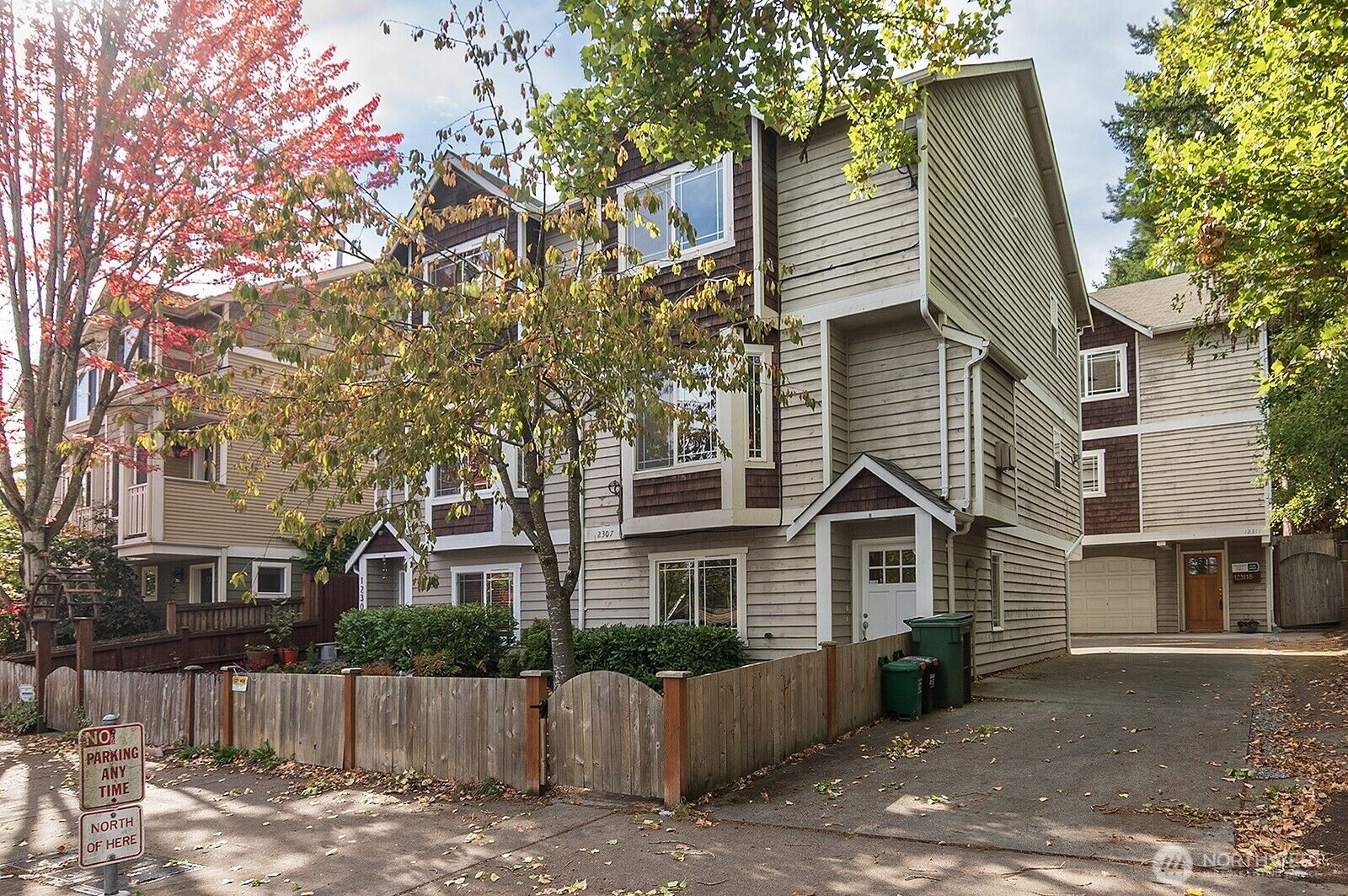 Property Photo:  12307 B  Roosevelt Way NE B  WA 98125 
