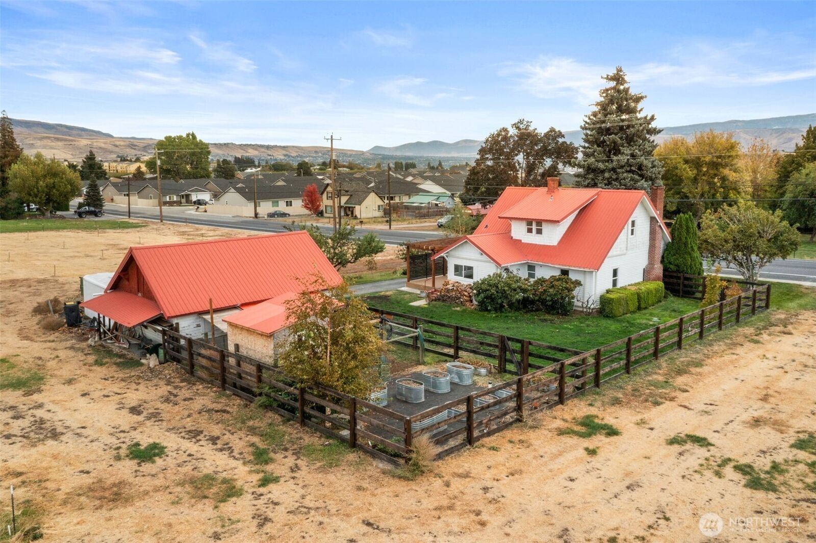 Property Photo: 814 Easy Street WA 98801