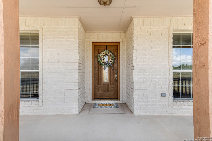 Property Photo: 206 Tipperary Lane TX 78114