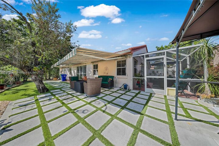 Property Photo:  18411 NW 18th St  FL 33029